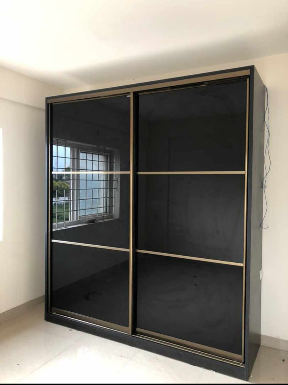 over-1000-designs-for-lacquer-glass-wardrobes-serving-across-gurgaon-gurugram-largest-collection-gallery-of-designs-in-gurgaon-india